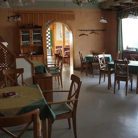 Gasthof Zum Flughafen 여관 3*