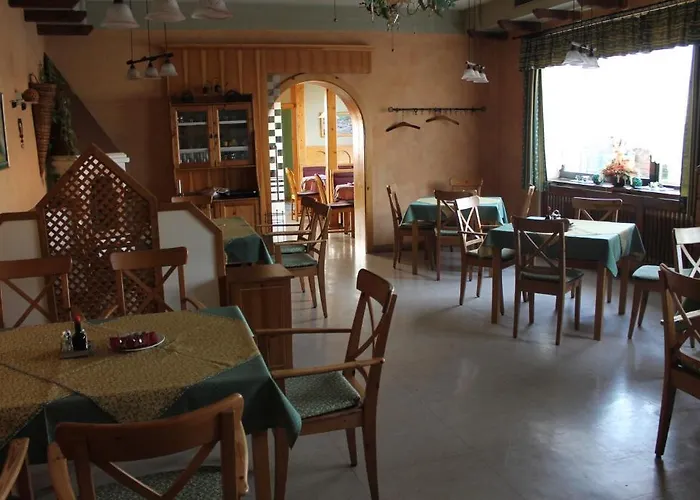 Gasthof Zum Flughafen بيت ريفي 3*